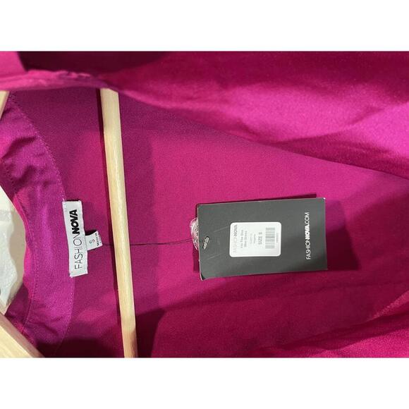 Stylish Deep V-Neck Blouse by Fashion Nova - Size S- NWT - Picture 4 of 7